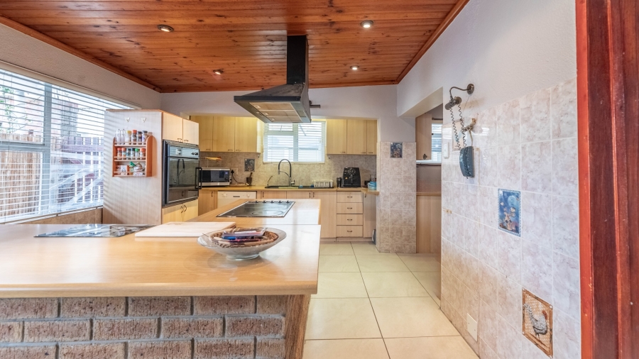 3 Bedroom Property for Sale in Bothasig Western Cape